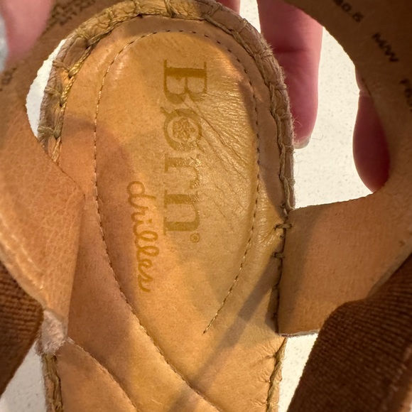Born drilles size 9, closed toe suede espridrilles. - Picture 5 of 7